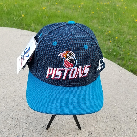 (NWT) Vintage Logo Athletic NBA Detroit Pistons Snapback Hat - Picture 1 of 10